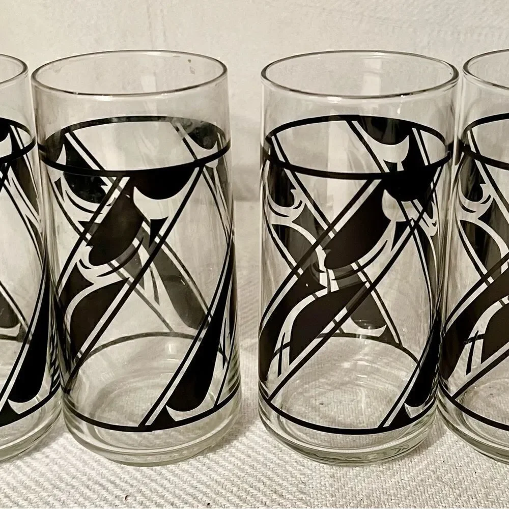 Libbey Tumblers Set of 4 With Three Black Diagonal Bands Leaf Design 14 Oz EVC.